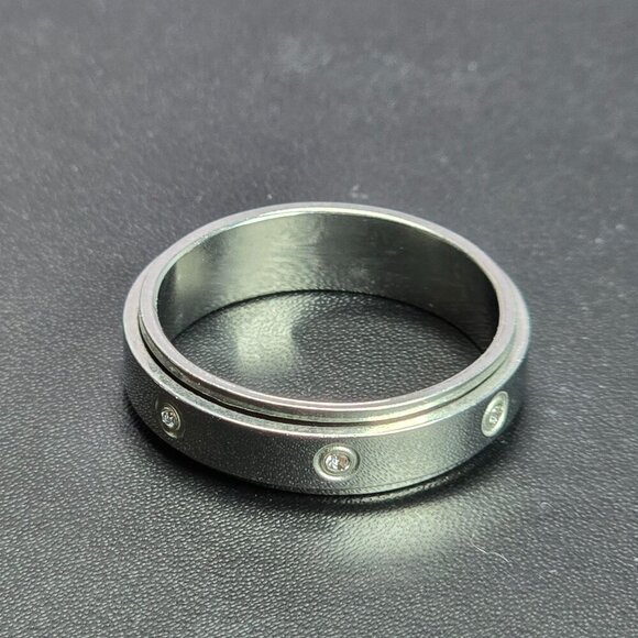 Stainless Steel Spinner Ring With Crystal Accents Size‎ 10 (NWOT) - Picture 3 of 5